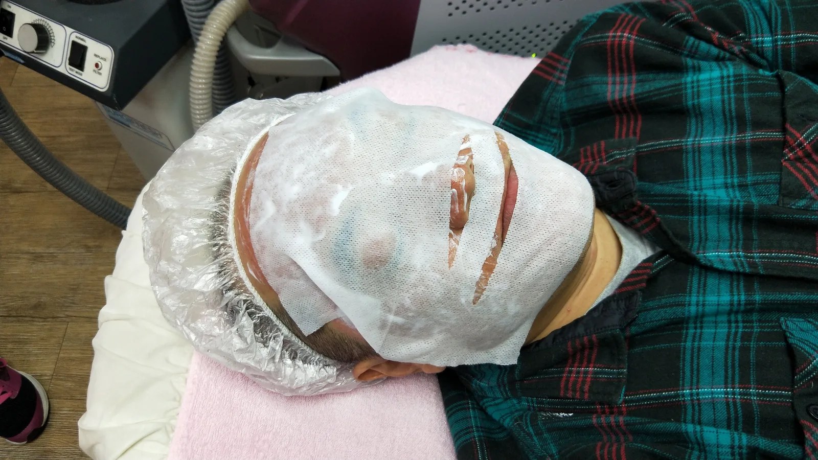 蓋紗布再放冰敷面膜