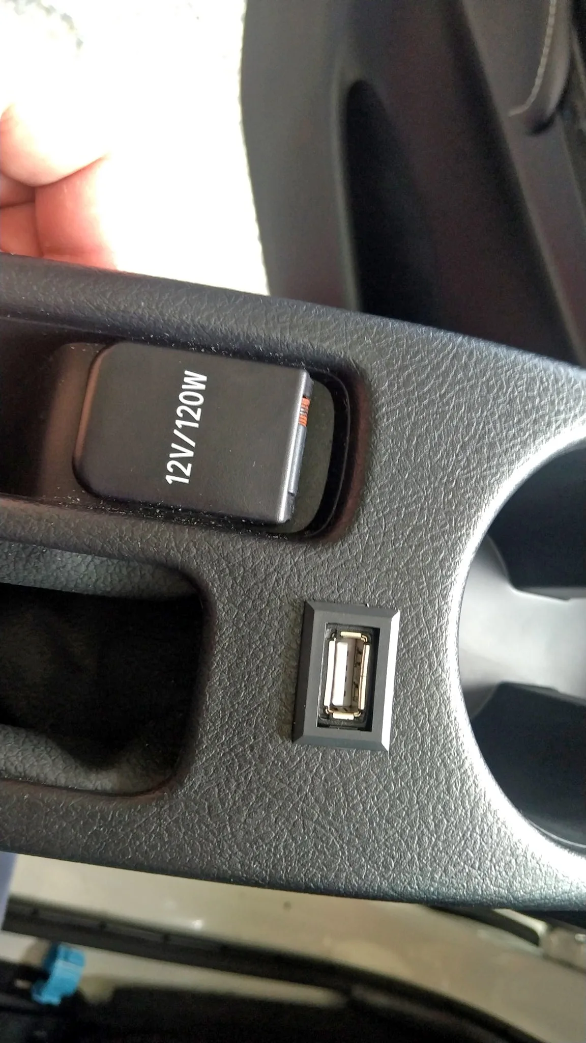 USB 孔位置密合