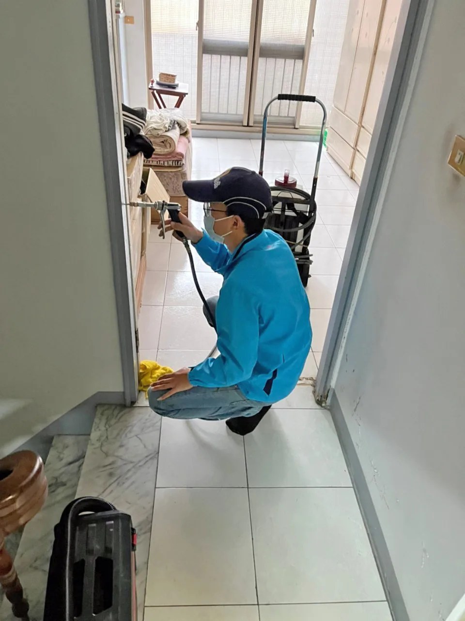 門框縫隙打藥