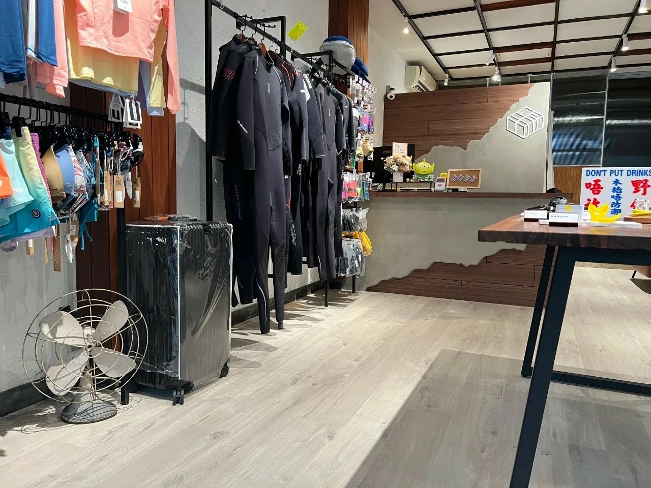 台南超耐磨地板實記:朋友店面的 QUICK-STEP 快步地板用兩年