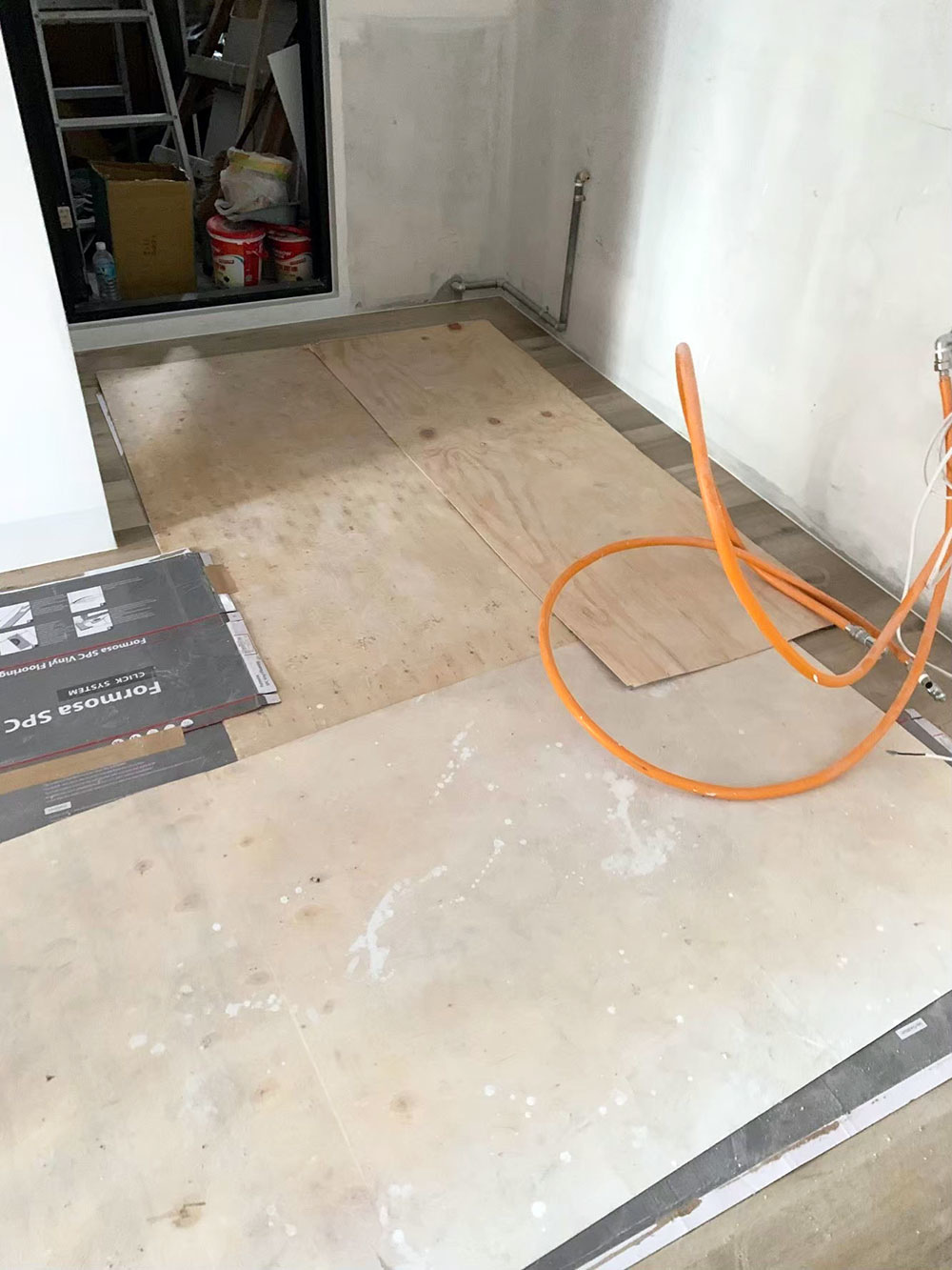 昇揚木地板師傅施作過程
