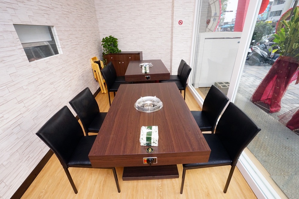 自助醬料與餐具區