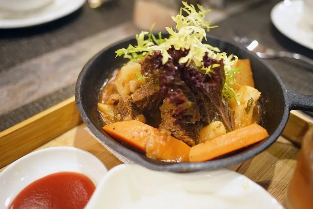 牛肉、馬鈴薯燉得入味