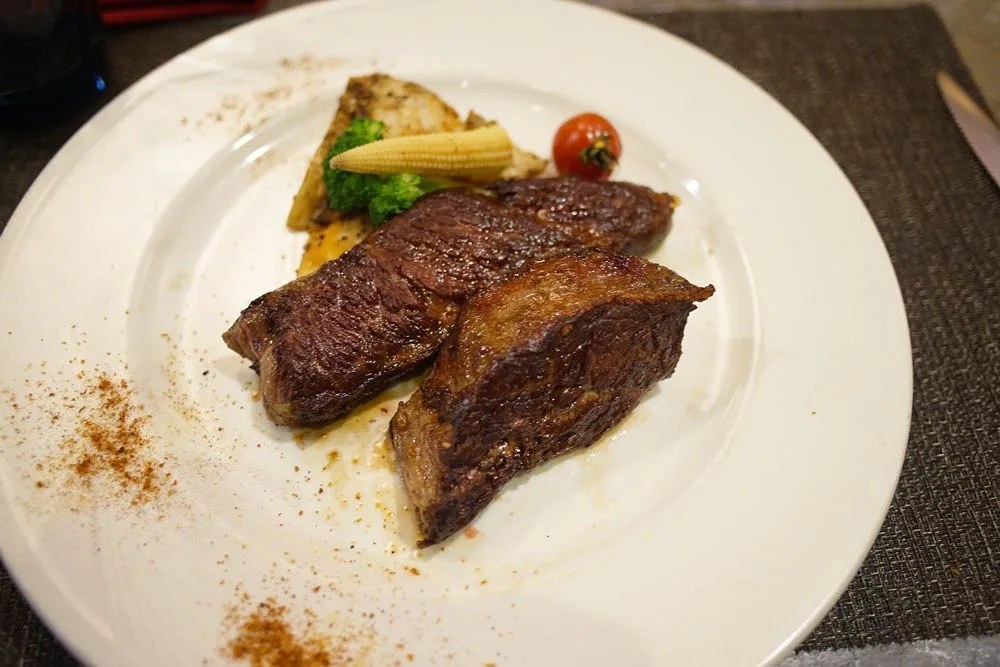 無骨牛小排（七分熟）