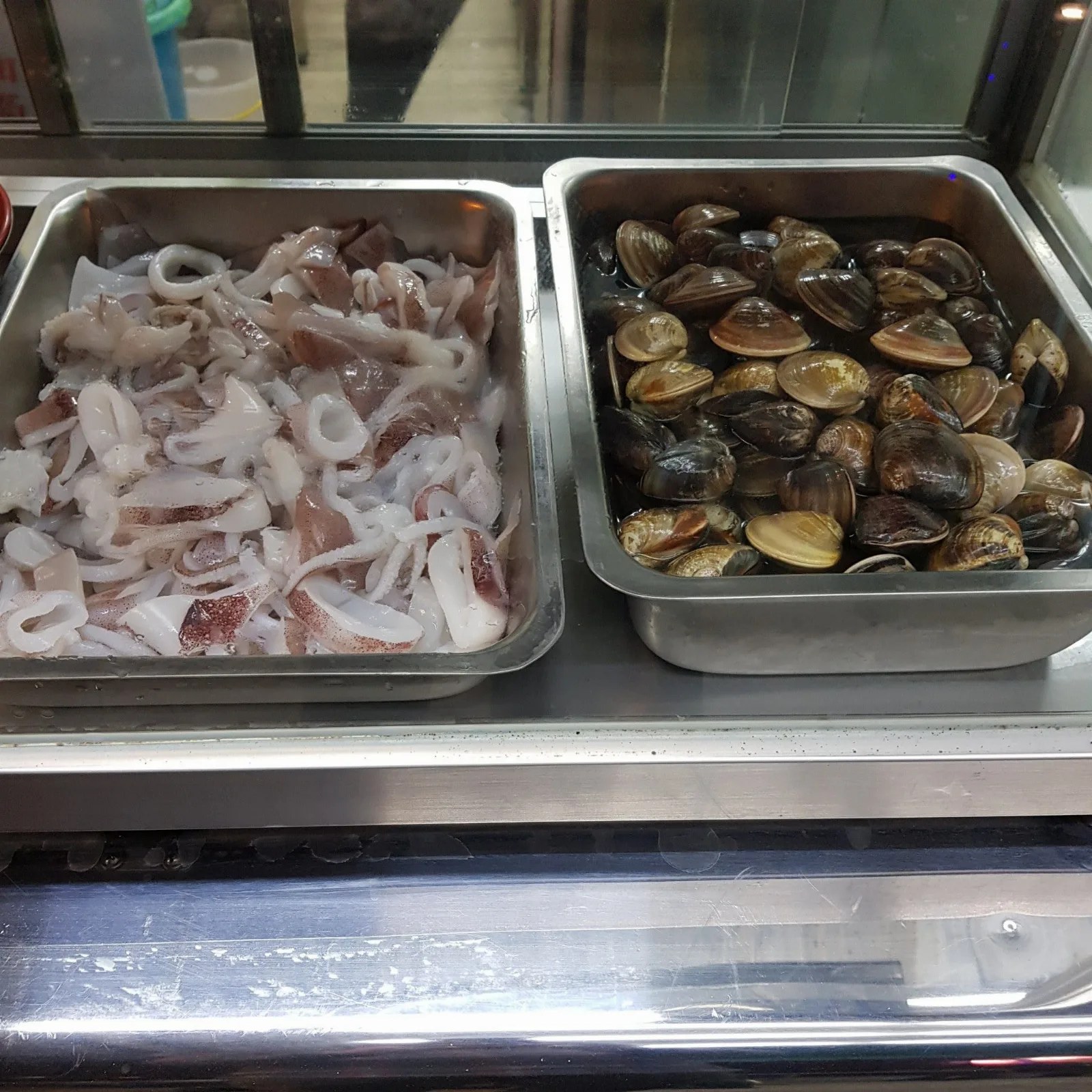 內用有冷氣，夏天很舒適