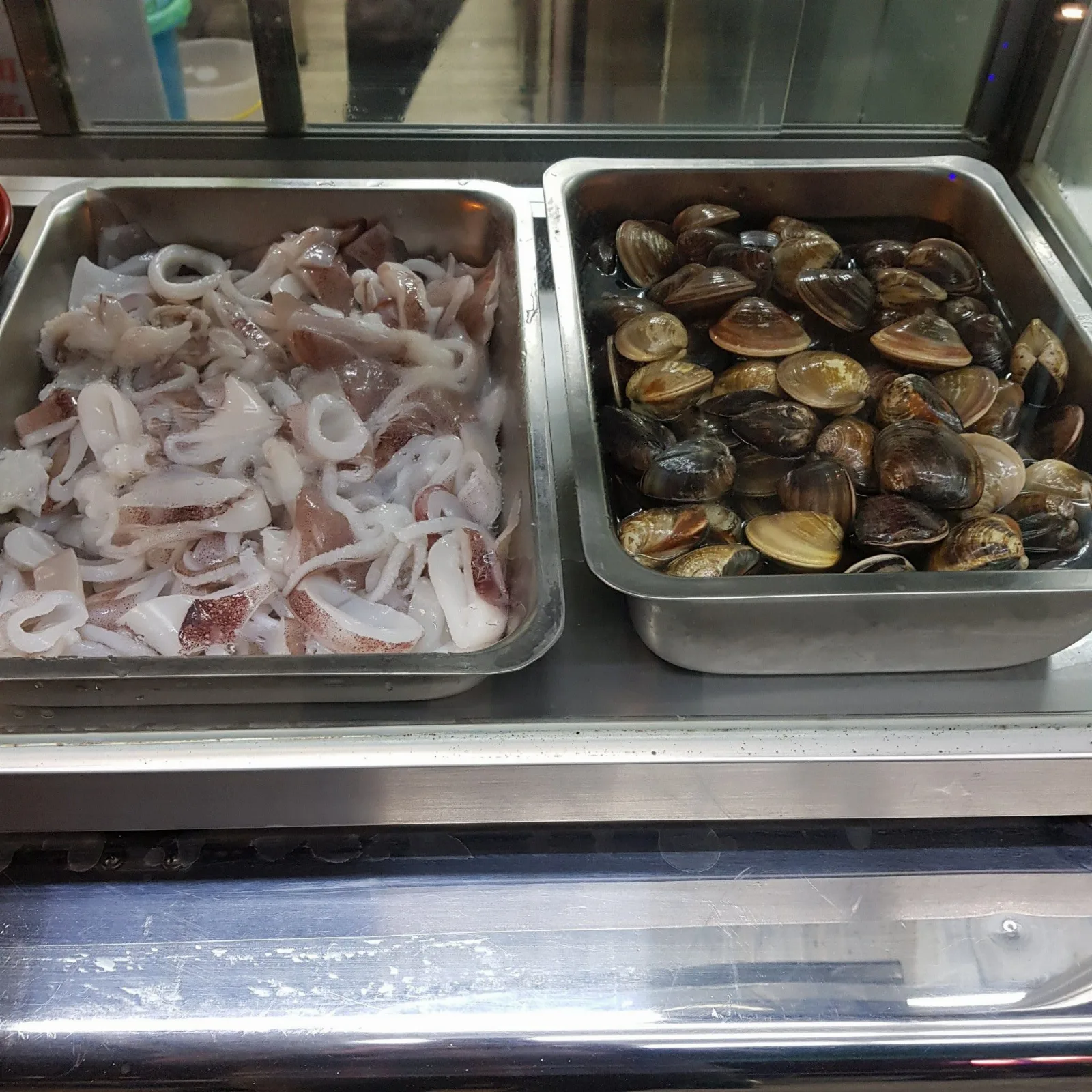 內用有冷氣，夏天很舒適