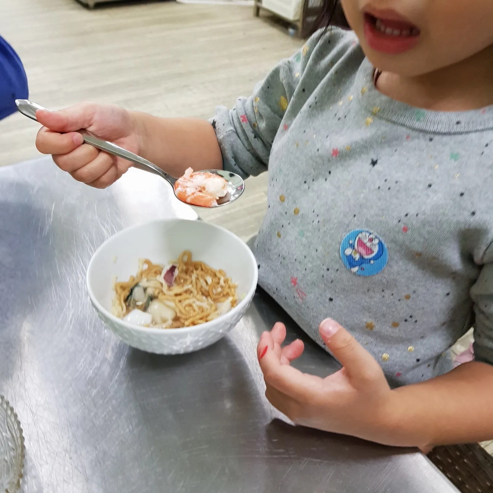 女兒很愛這裡的蝦