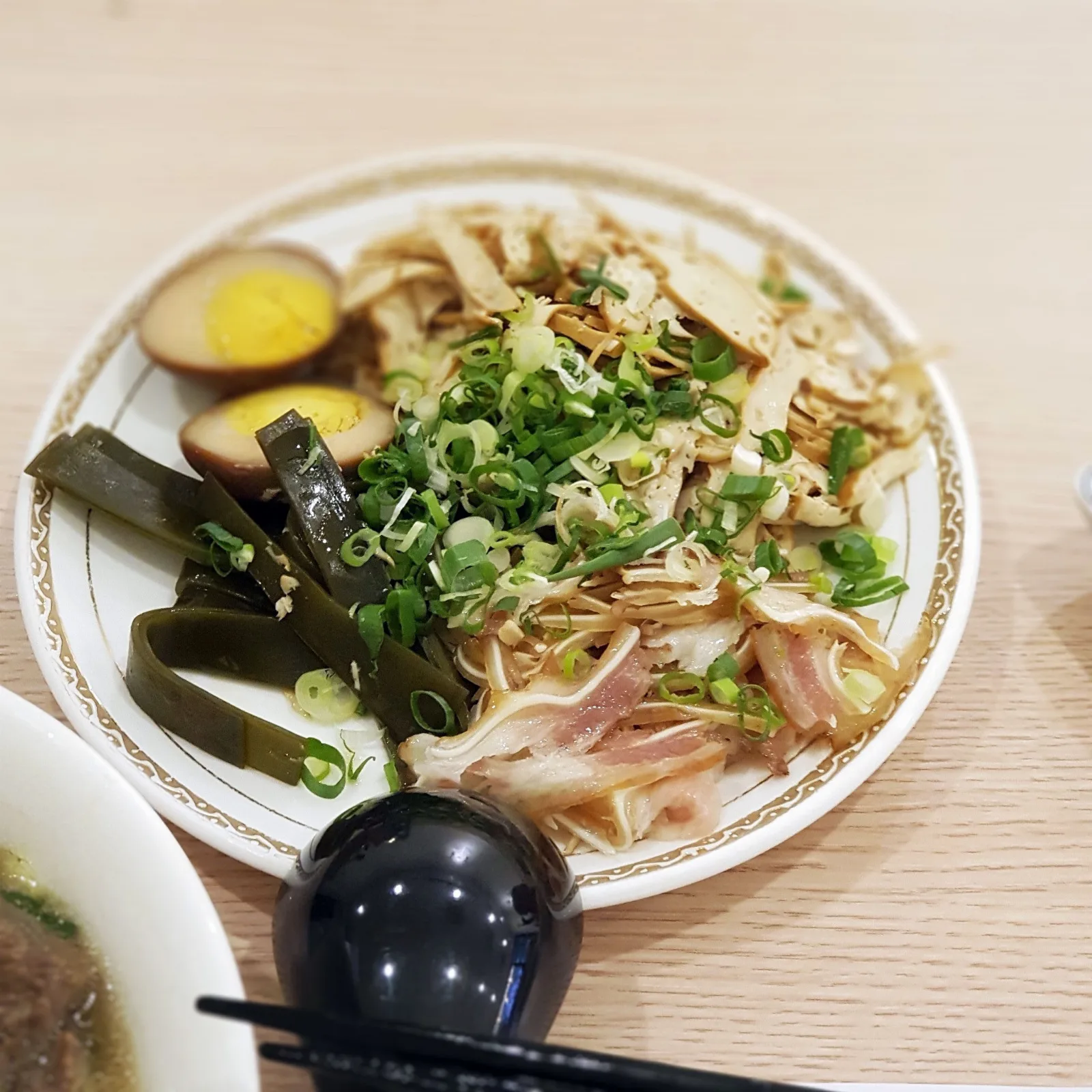招牌之外還有水餃、湯麵