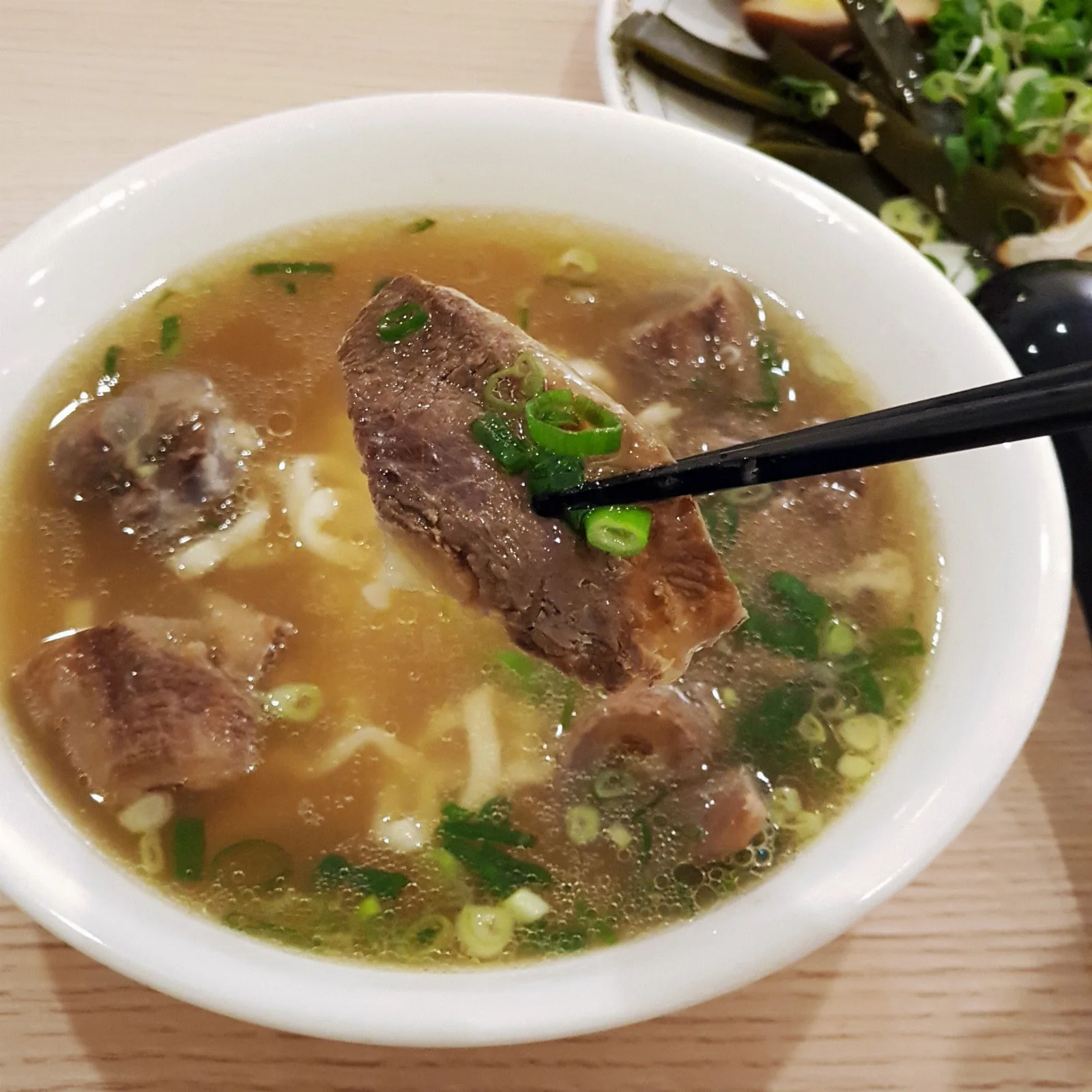 水餃飽滿、餡料扎實