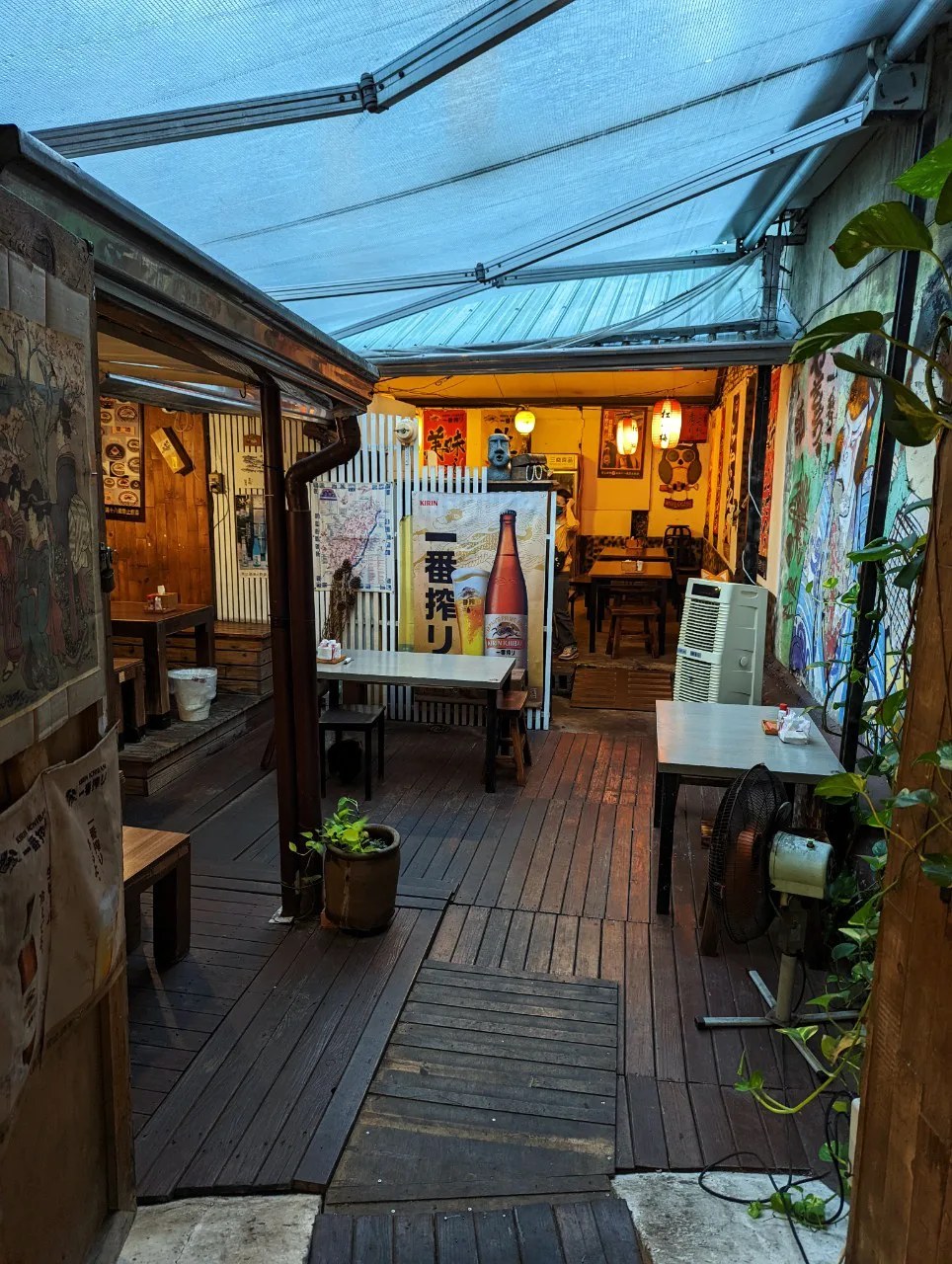 上面有遮雨棚