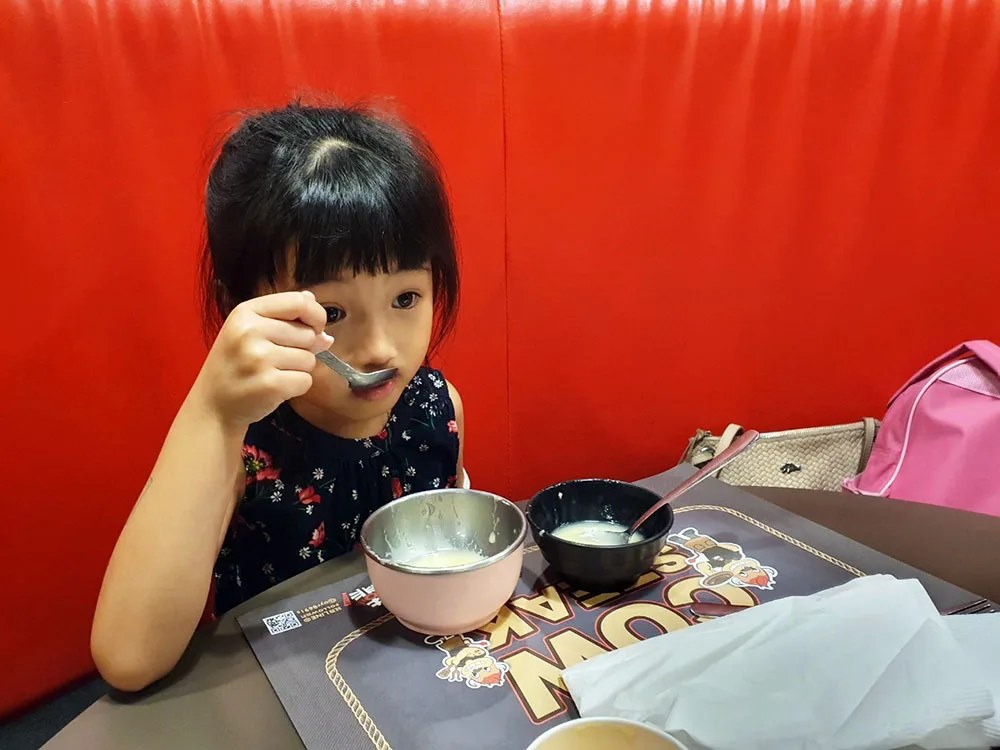 Emma喝了兩碗的濃湯