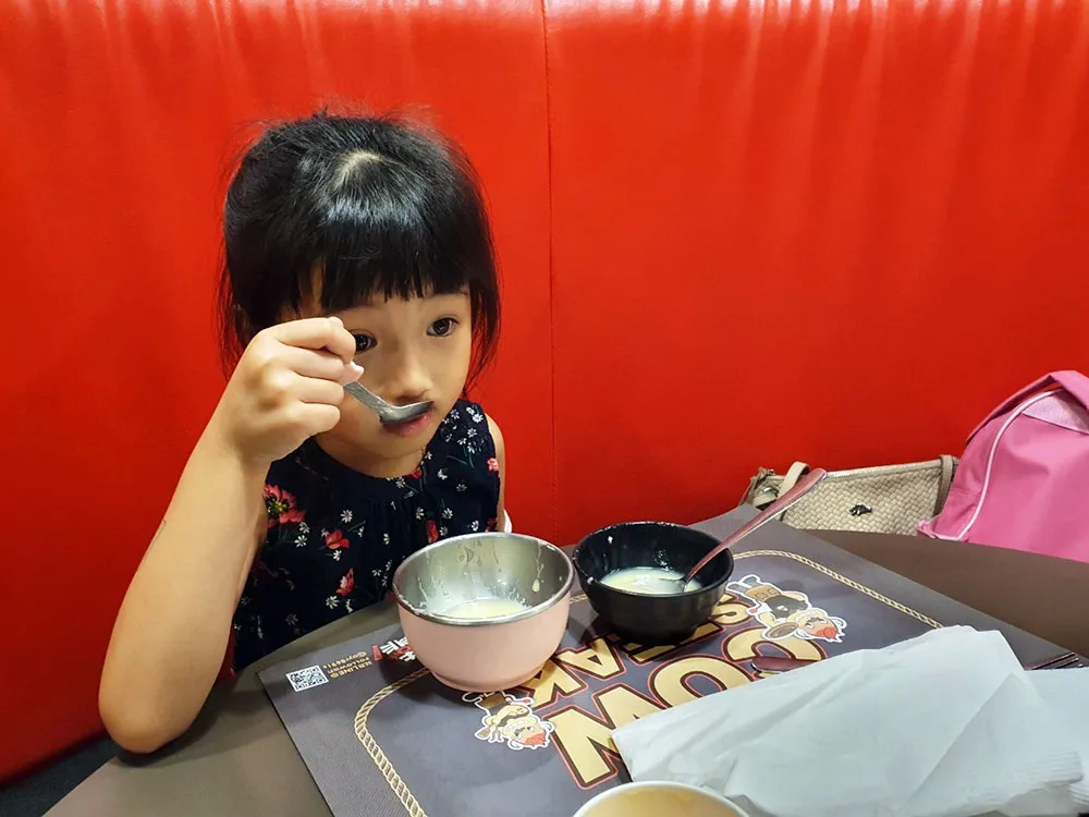 Emma喝了兩碗的濃湯