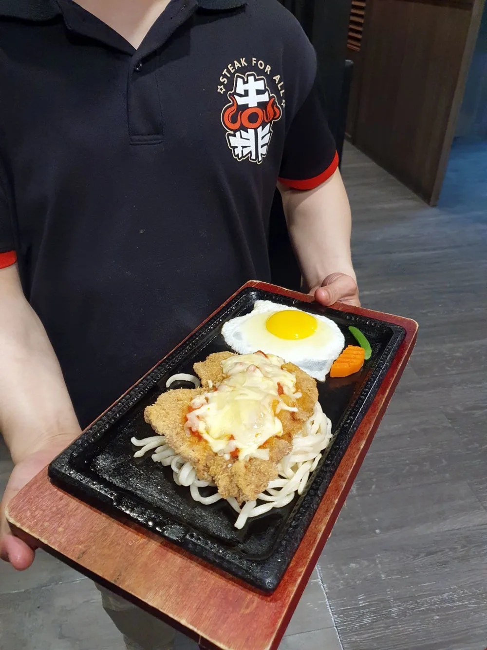 莫札瑞拉起司牛排 250元