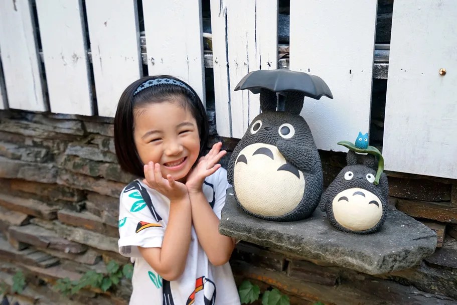 Emma 換姿勢拍照