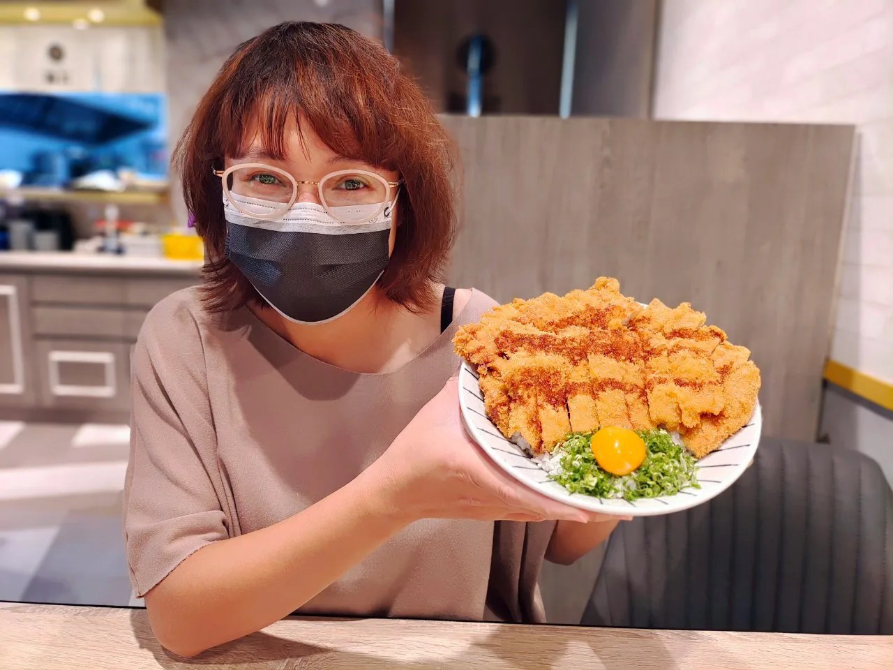 炸豬排比臉大