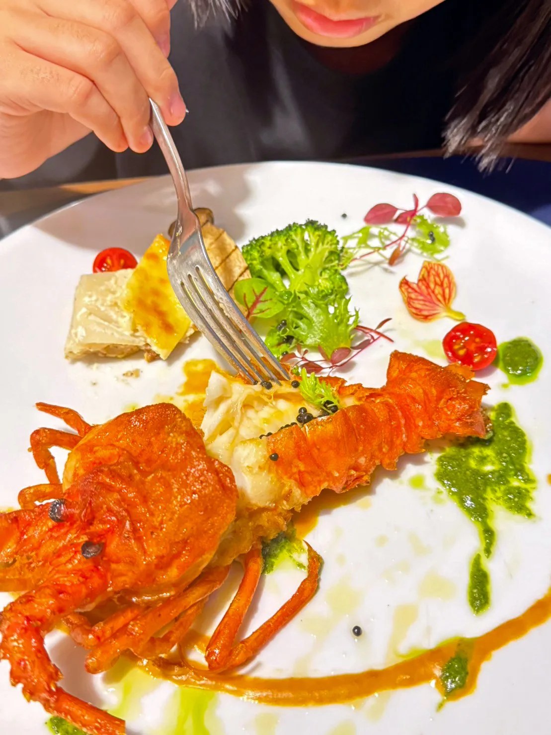 搭龍蝦奶油醬