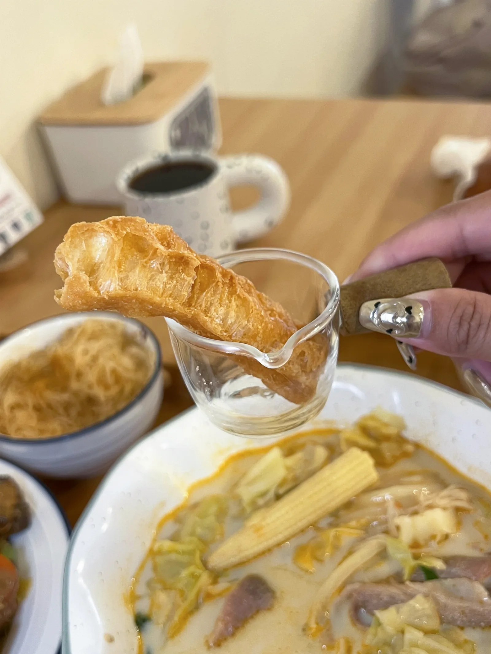 吸滿湯汁的老油條