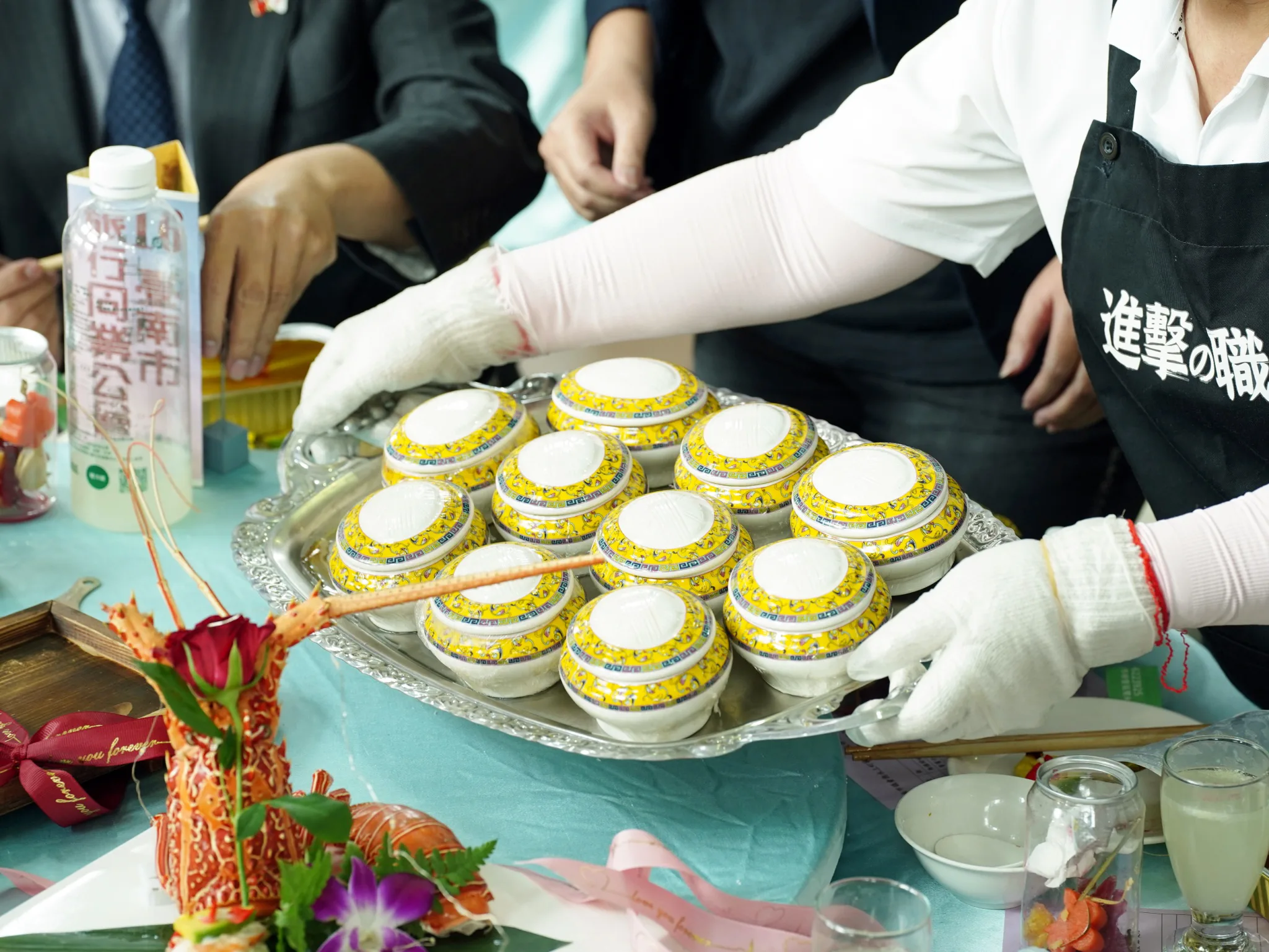 黑蒜熬煮的干貝珍菌養生盅