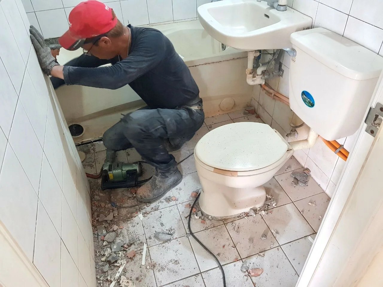 師傅開始拆除