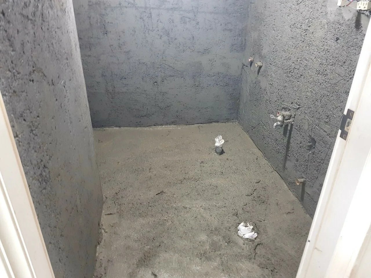 廁所磁磚打掉
