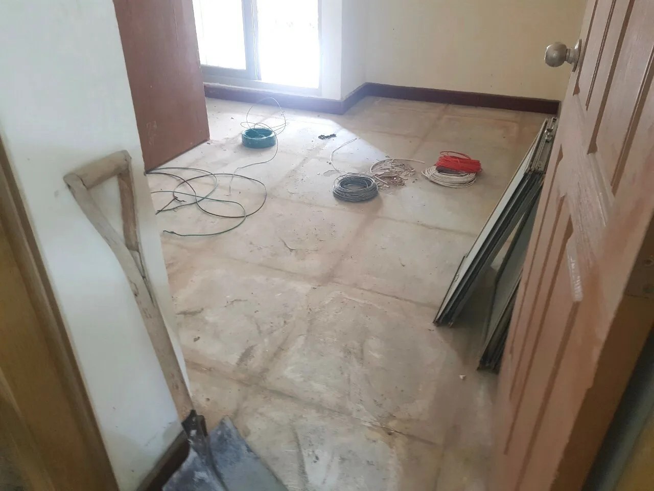 房間地板敲掉