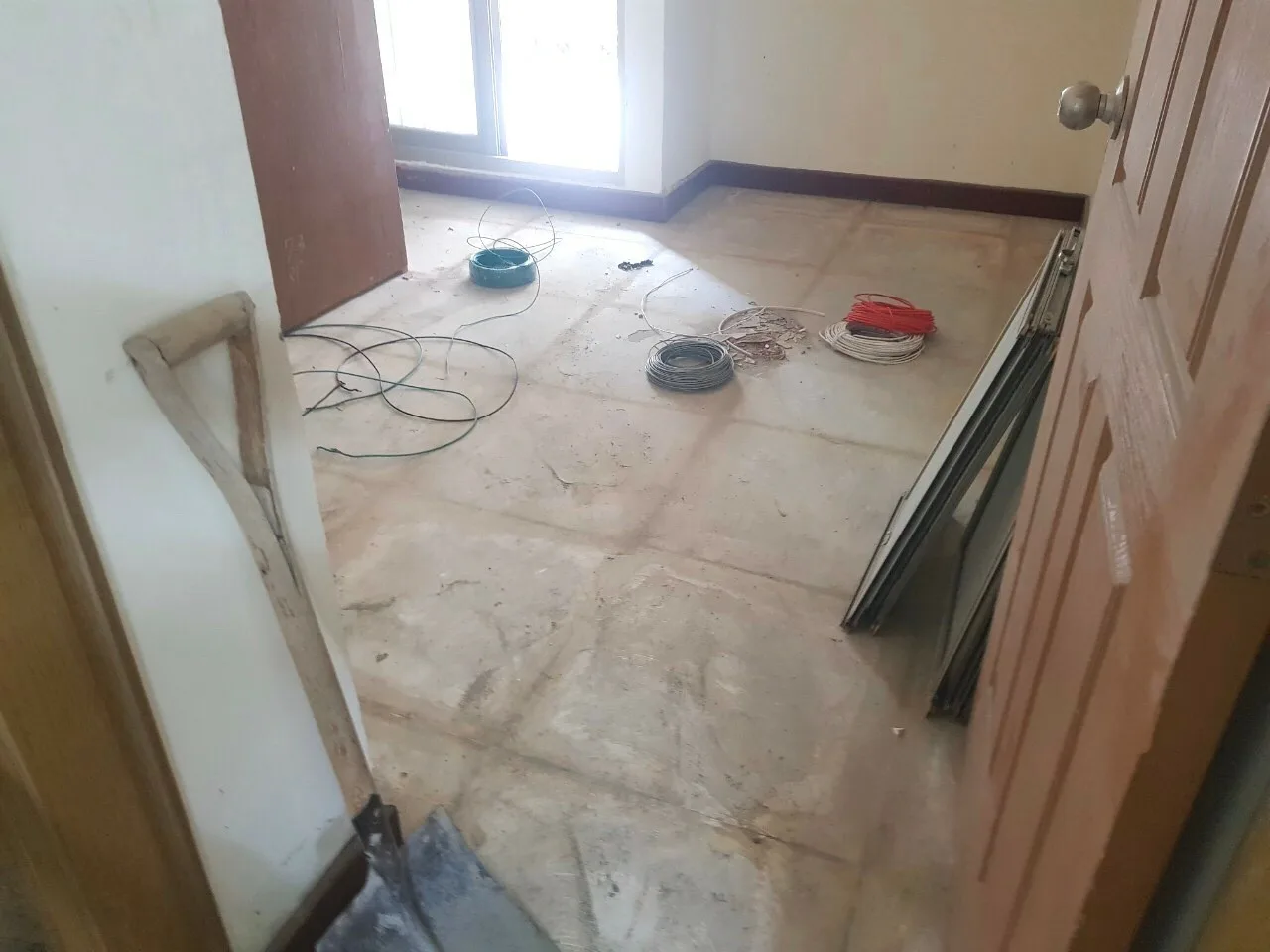 房間地板敲掉