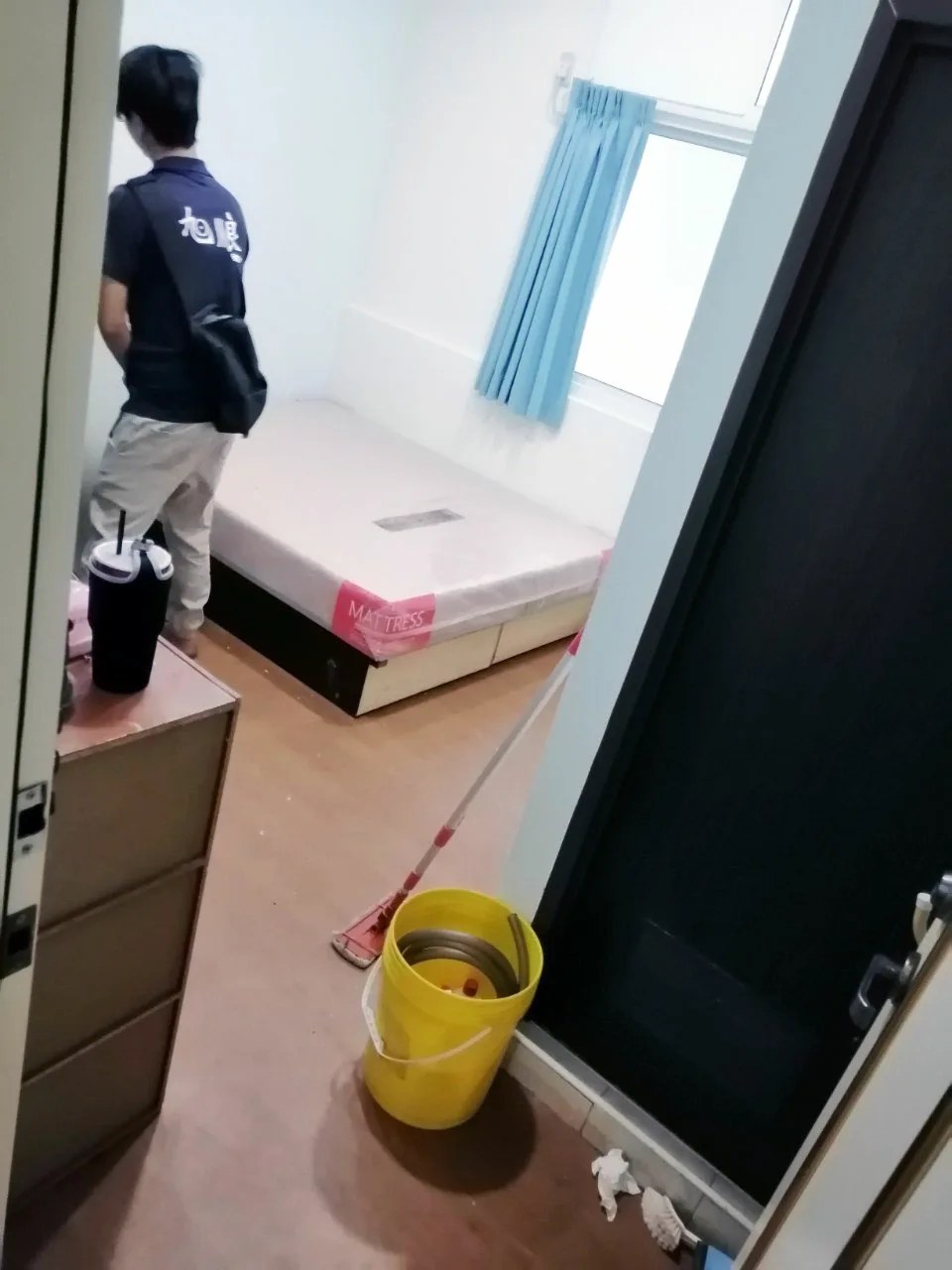 鐵窗仔細清理