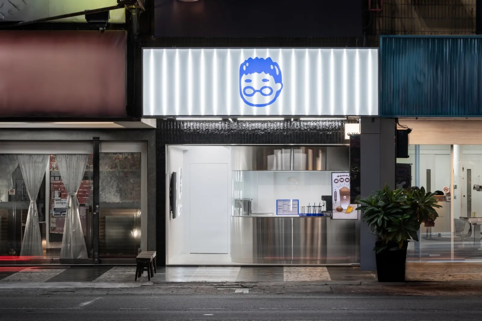 二號店:加盟示範店的吧檯、騎樓與後場