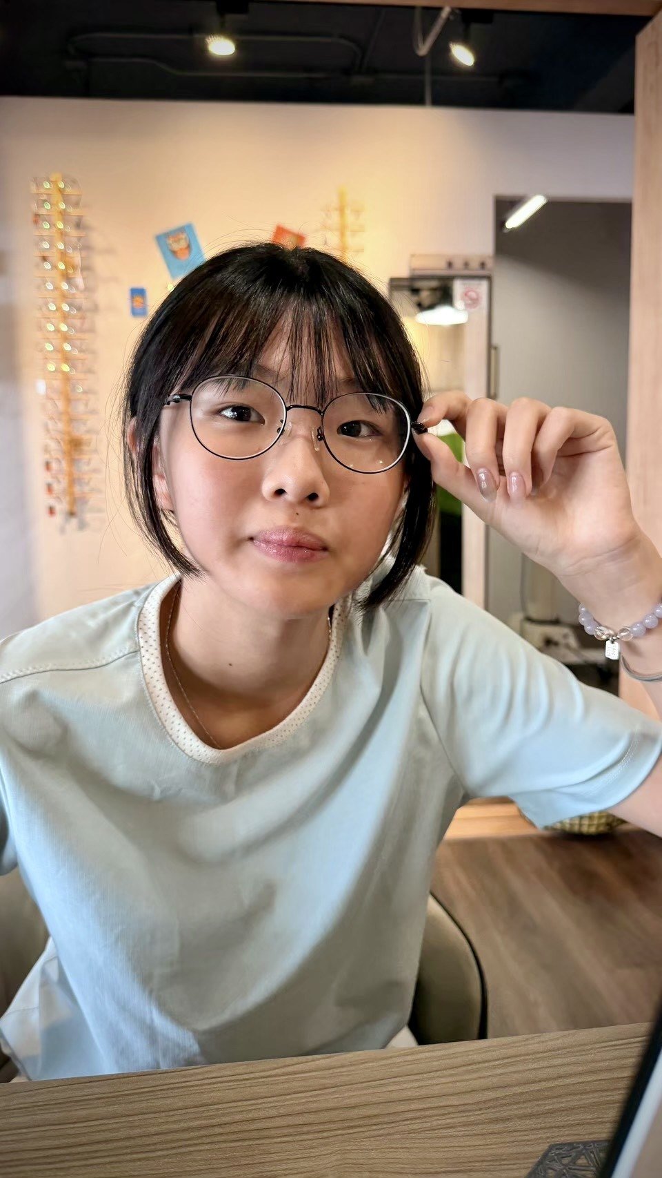 表姐的開學名牌新眼鏡大家覺得好看嗎